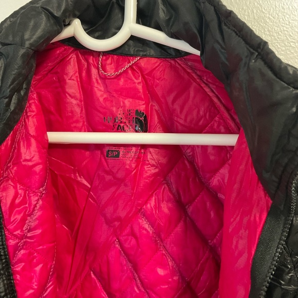 The North Face Women’s Quilted Insulated Jacket Black Pink Logo Size S - Picture 5 of 8